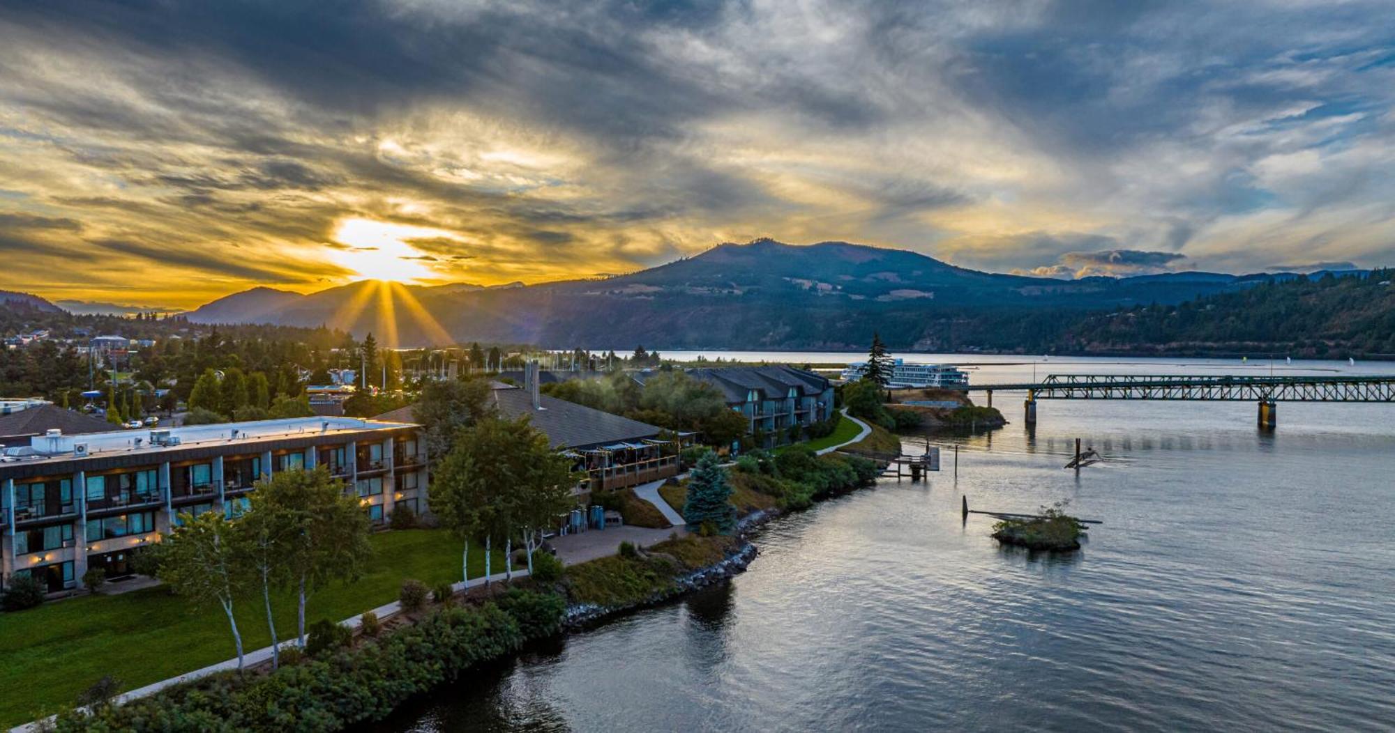 Best Western Plus Hood River Inn Bagian luar foto